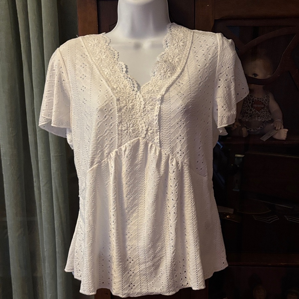 Lot of 2 SHEIN eyelet tops, size large